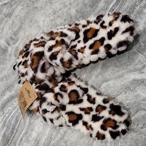 NWT Women's size 10/11 Fuzzy Slippers